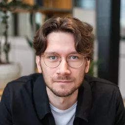 Headshot of me